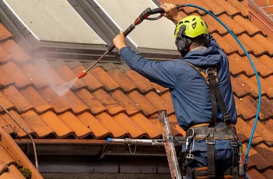 Démoussage et hydrofuge de toiture à Puiseux-le-Hauberger